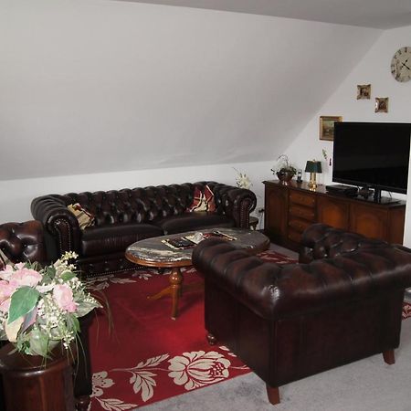 Grosse Ferienwohnung Heiligenstedten 外观 照片